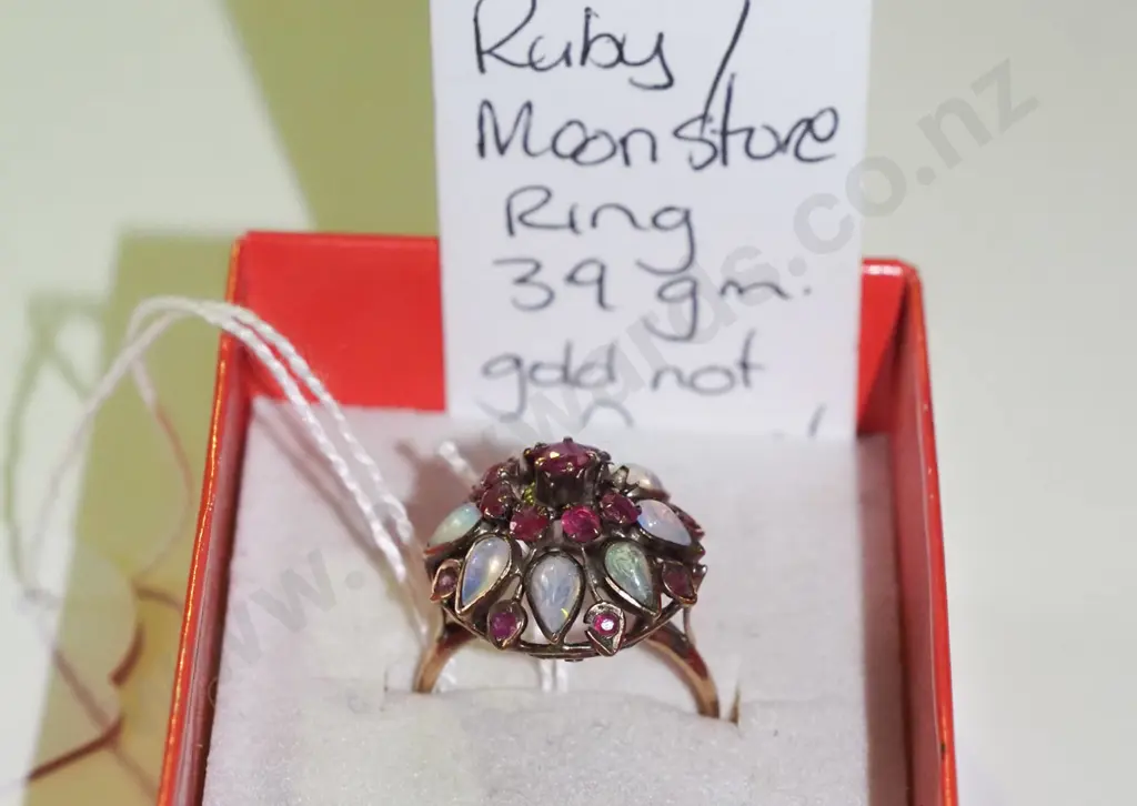 ruby moonstone ring 39gm - gold? Image 1++