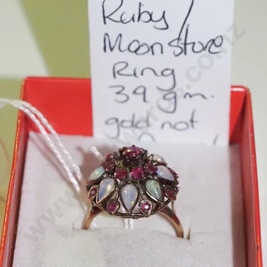 ruby moonstone ring 39gm - gold?