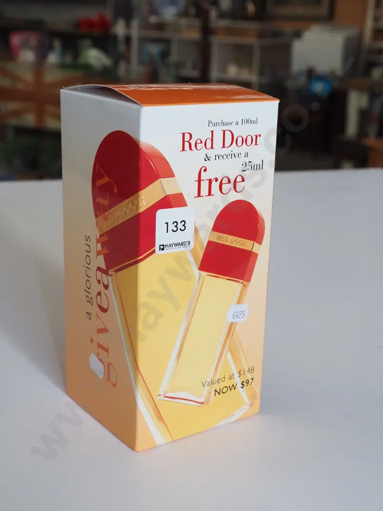 boxed as new Elizabeth Arden Red Door 100ml, 25ml eau de toilette Image 1++