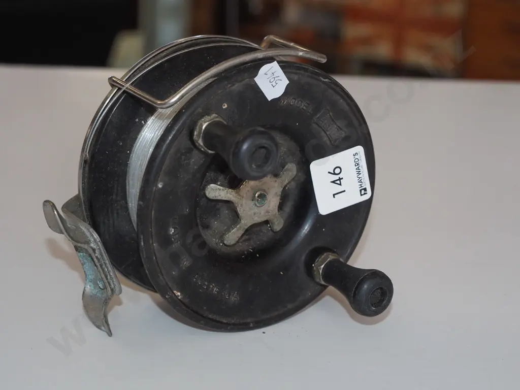 vintage fishing reel Image 1++