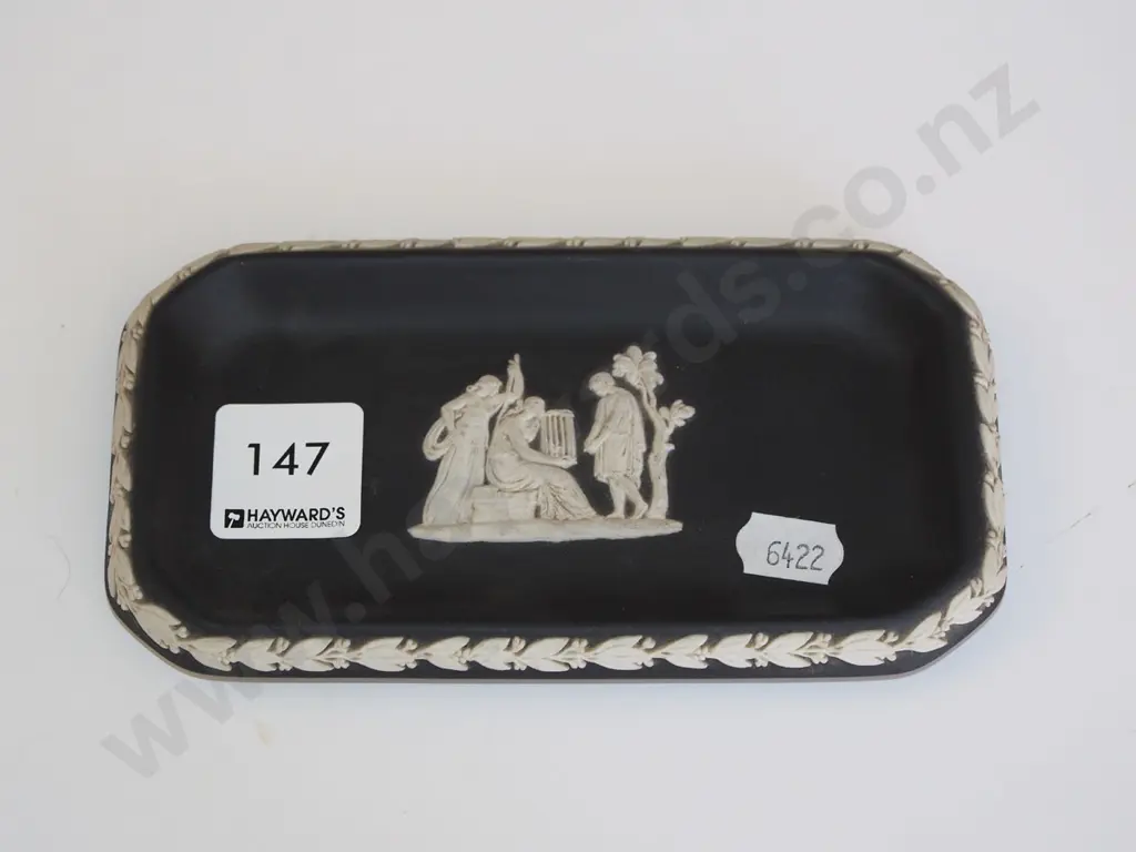 small black jasperware dish Image 1++