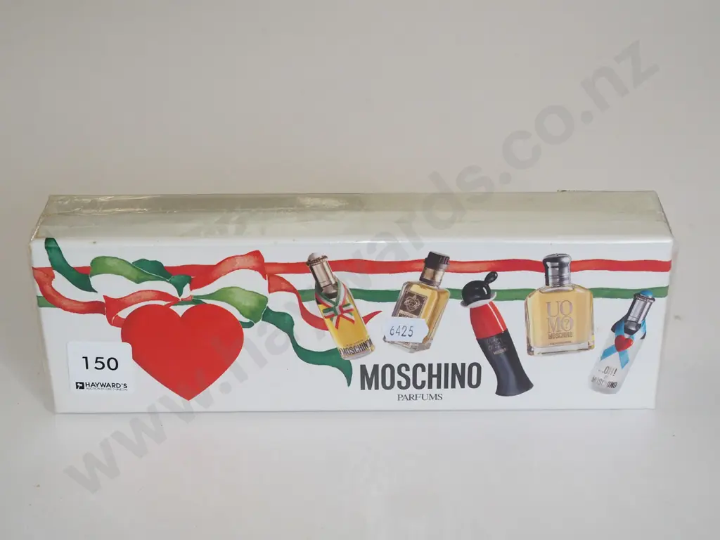 boxed sample set of Moschino selected perfumes Image 1++