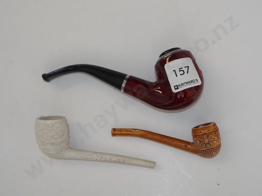 2x clay pipes, 1 other pipe Image 1++