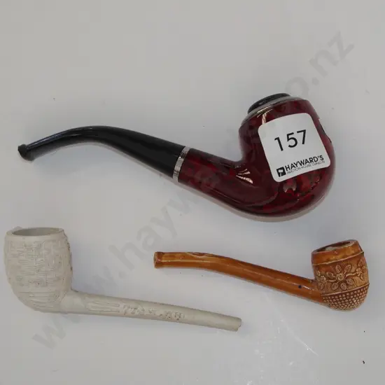 2x clay pipes, 1 other pipe