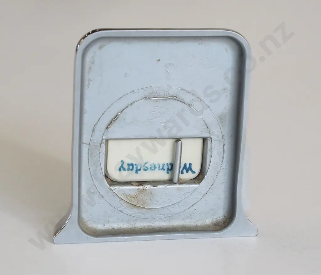 cast metal vintage perpetual calender Image 1++