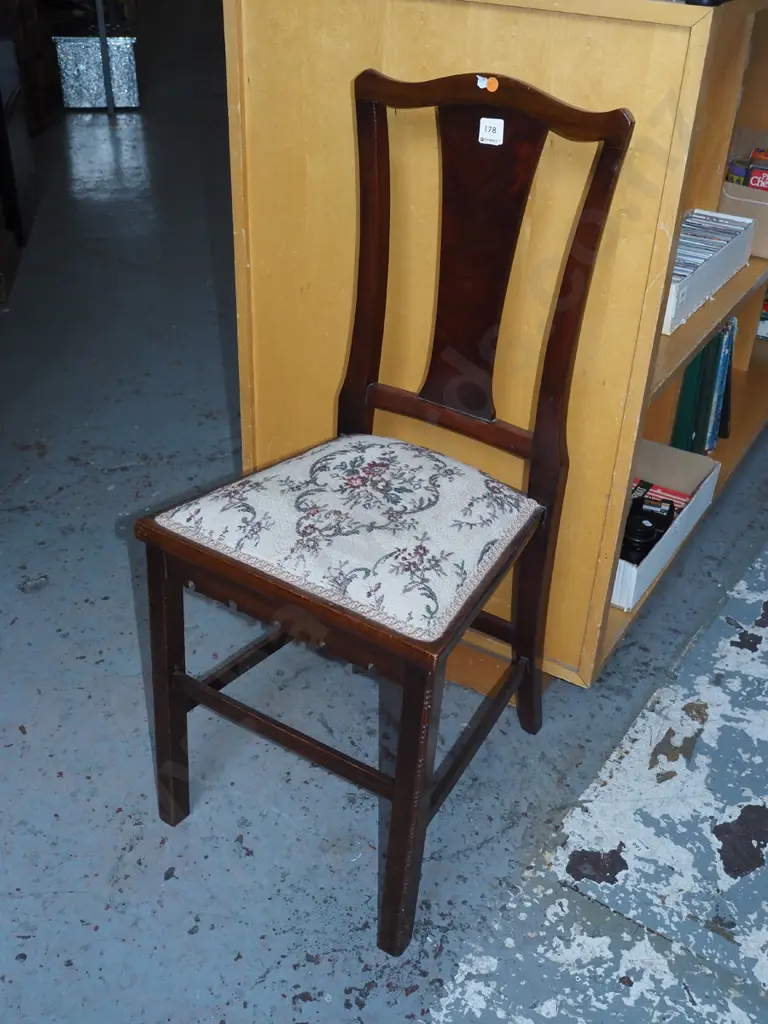mahogany splat back upholstered chair Image 1++