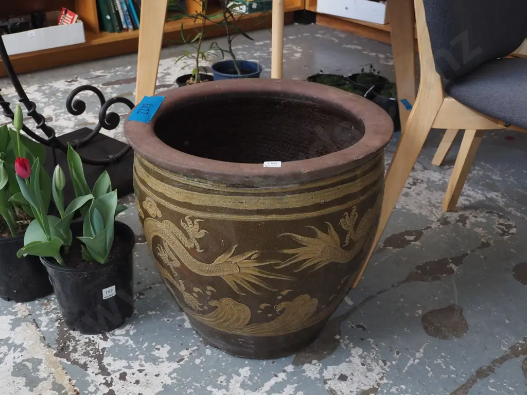 large dragon themed terracotta planter H430 Diam460 Image 1++