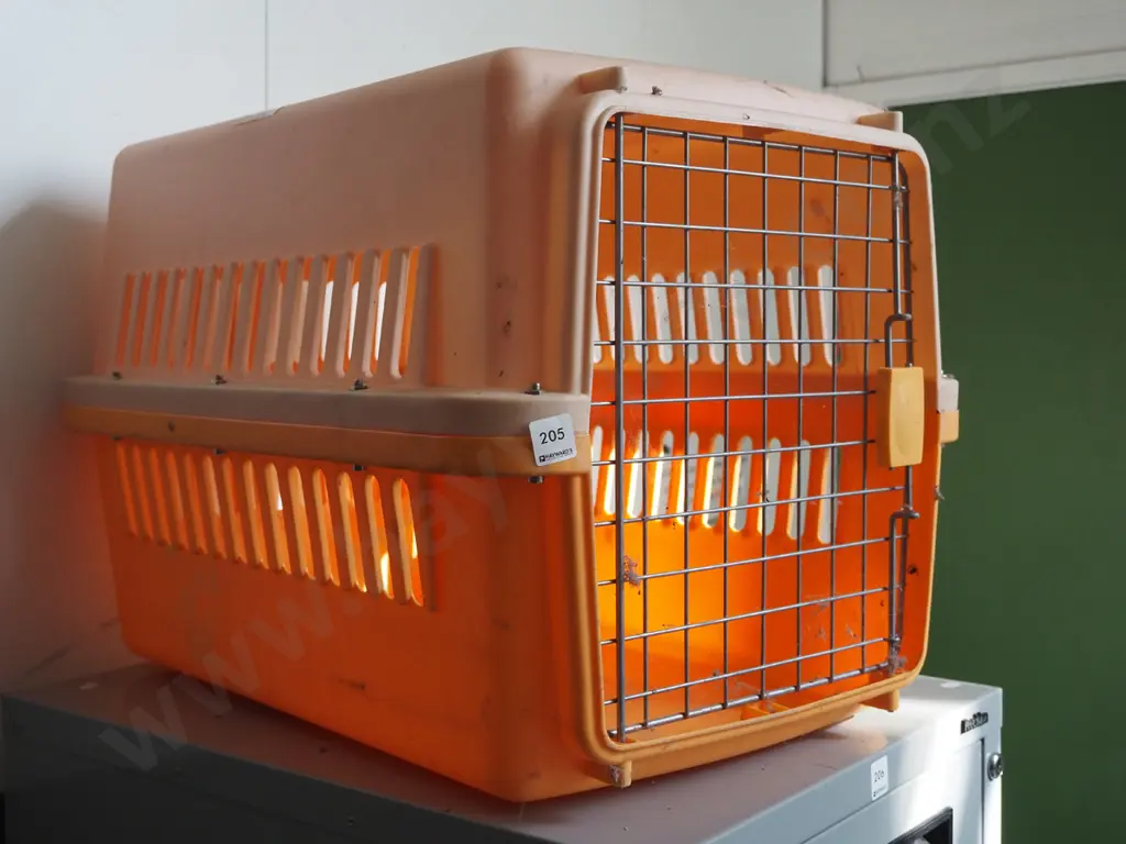 orange plastic pet motel Image 1++