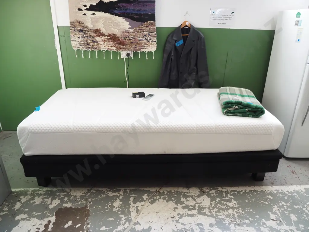 Tempur electric bed with massage function - working, remote in office Image 1++