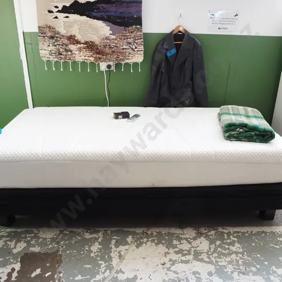 Tempur electric bed with massage function - working, remote in office