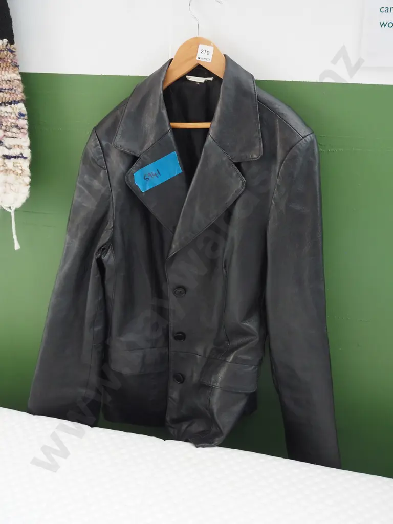 Capture size 14 leather jacket Image 1++