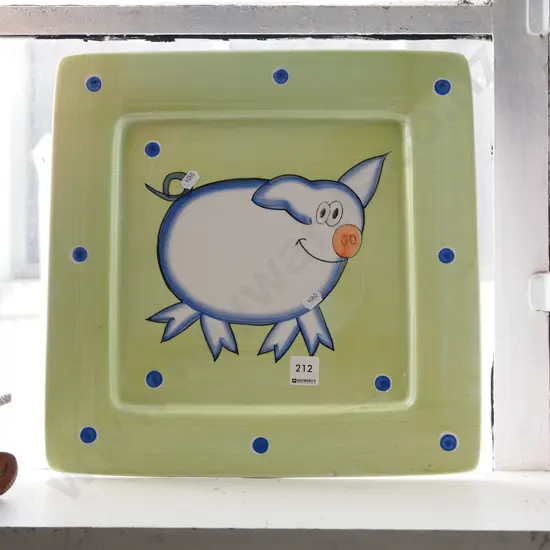 large pig themed ashet H370 W370