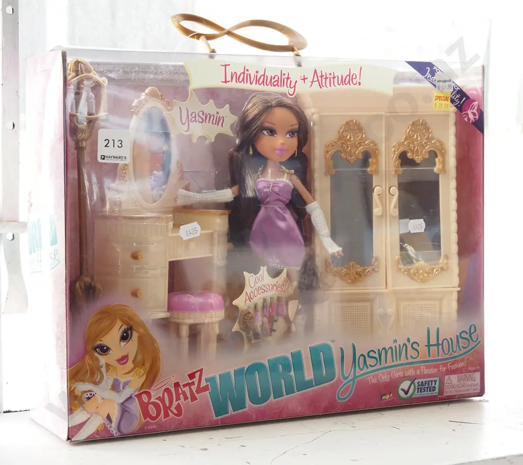 boxed as new Bratz World Yasmine's House doll Image 1++