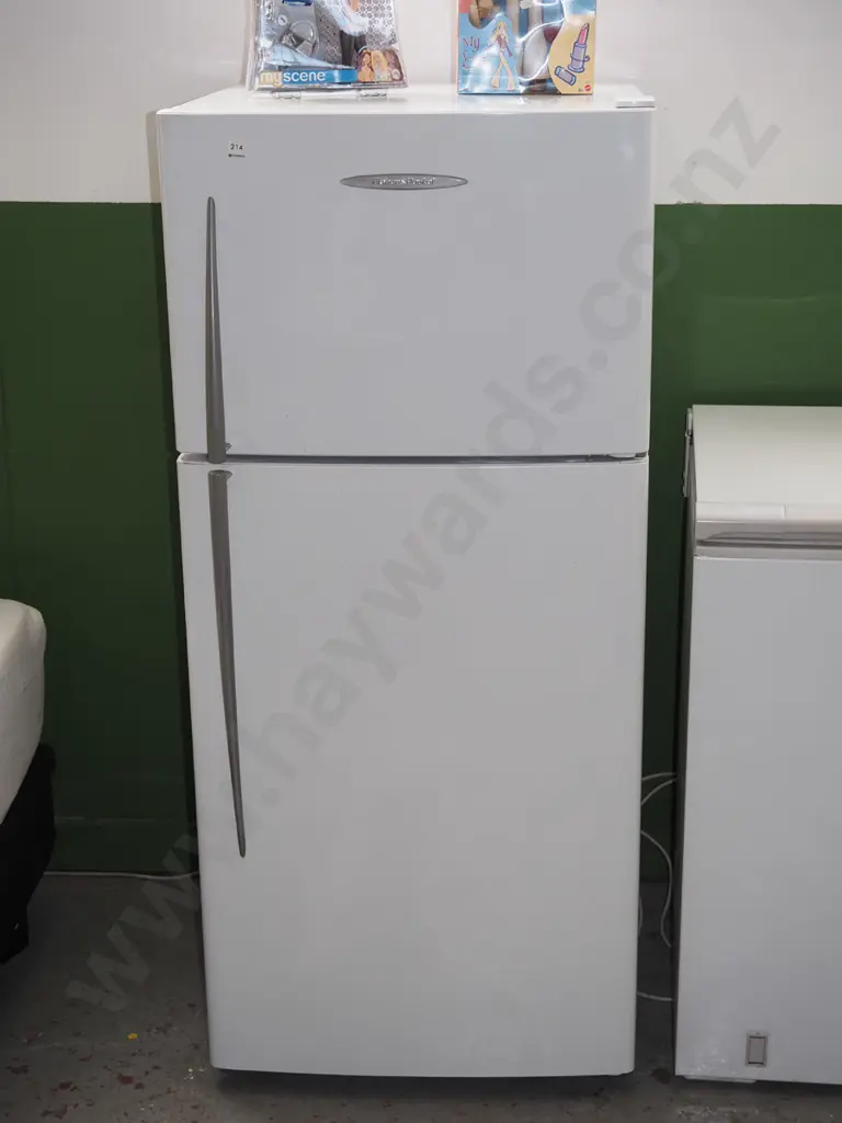 F&P fridge freezer H1440 W635 D650  Image 1++