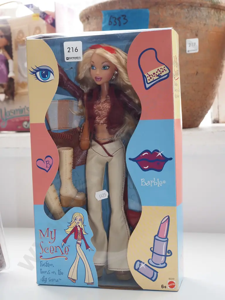 boxed as new My Scene Barbie Fashion Teens on the City Scene Image 1++
