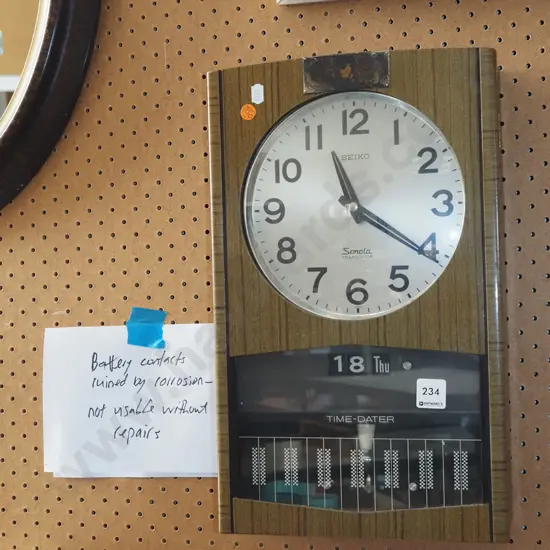 restoerer's Seiko wall clock - battery contacts need attention