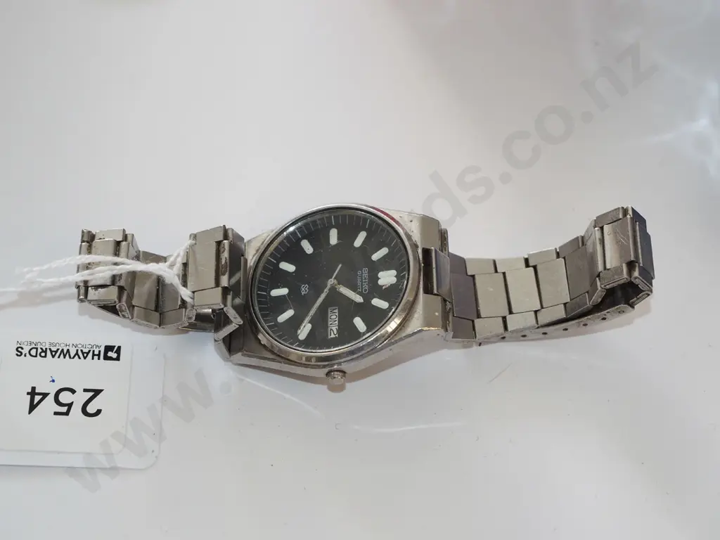 wristwatch Image 1++