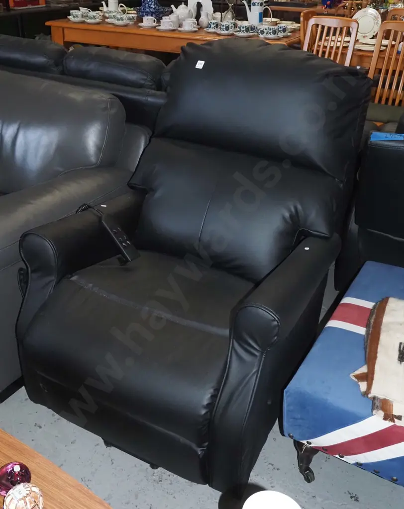 black vinyl upholstered electric chair Image 1++