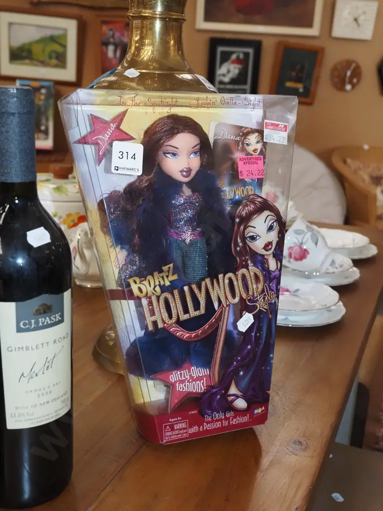 as new boxed Bratz Hollywood Dana doll Image 1++