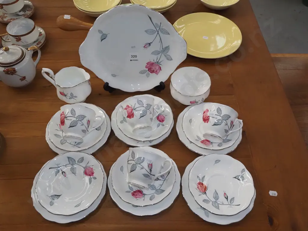 Royal Albert Trent Rose part tea set Image 1++
