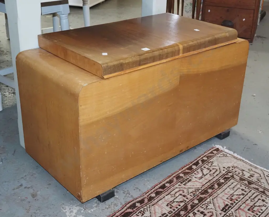 deco blanket box - varnish needs attention Image 1++