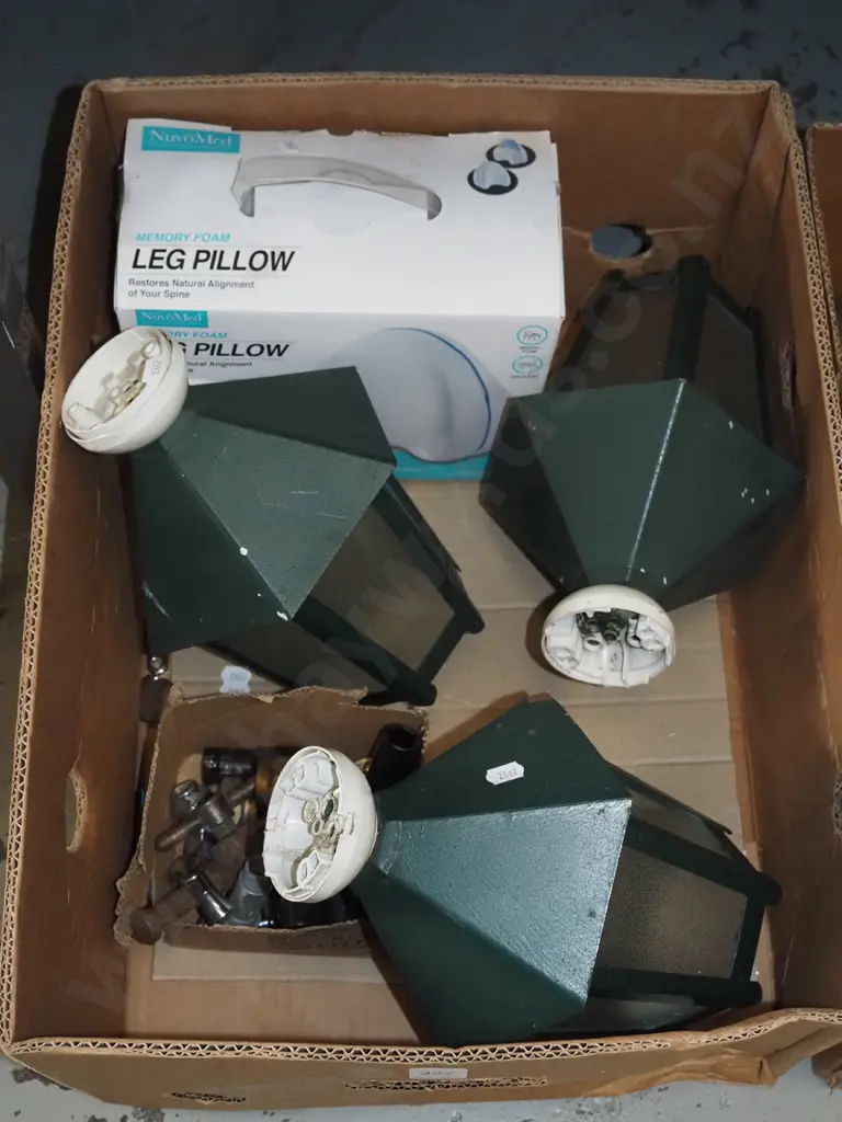 box; leg pillow, outdoor light fittings etc Image 1++
