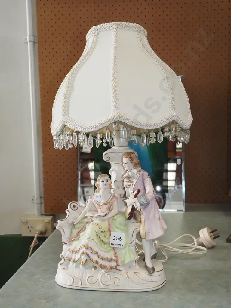 figural romance scene based table lamp H450 Image 1++
