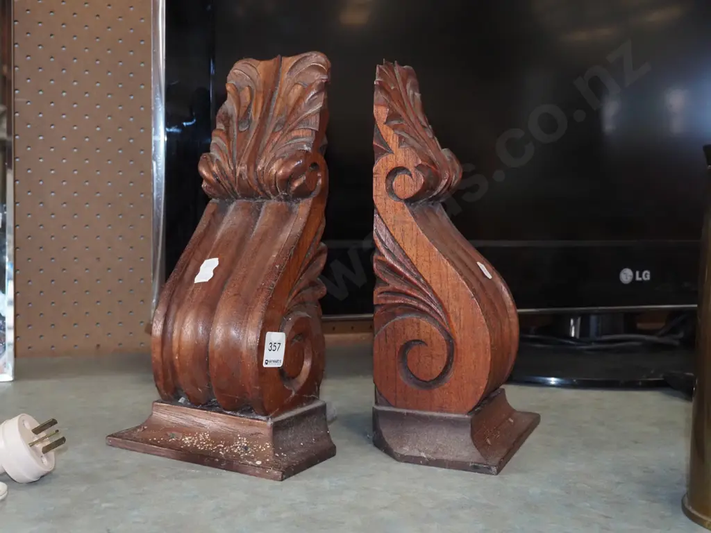 2x carved wooden corbels Image 1++