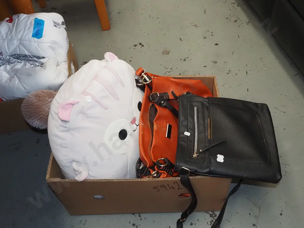 box; hand bags, soft toys Image 1++