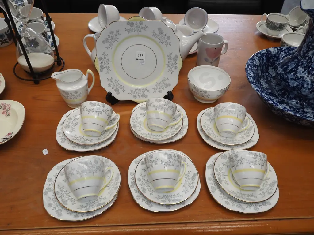 Royal Stafford Repos 21 piece tea set Image 1++