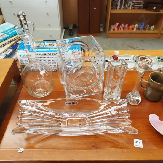 assorted crystal and glass items H330