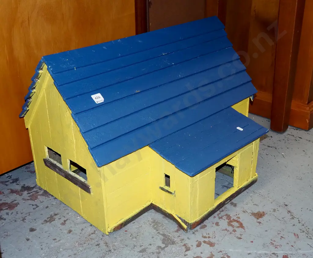 homemade wooden model of a colonial house H430 W630 Image 1++