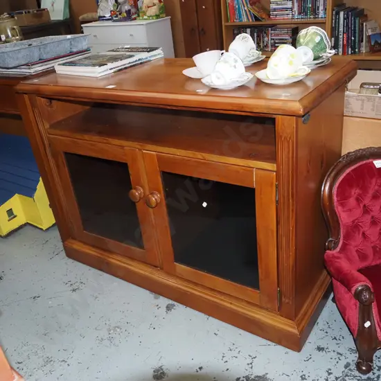 solid wood  entertainment unit with 2 glazed doors and shelf H780 W1080 D450