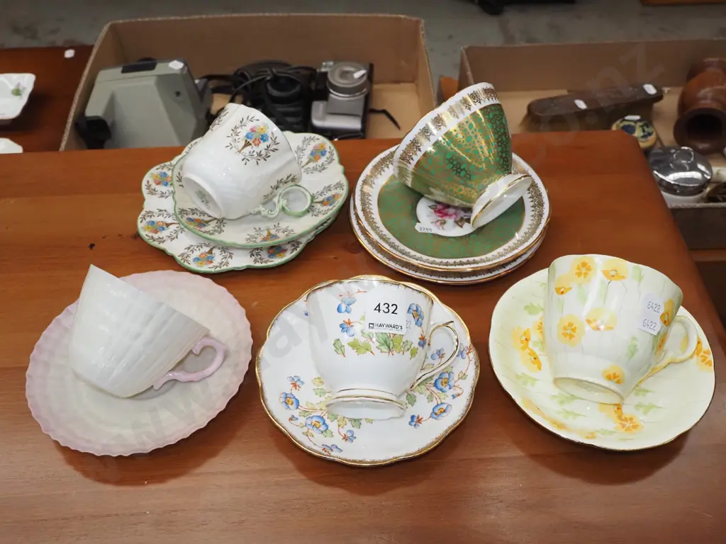 3x cup and saucers, 2x trios Image 1++