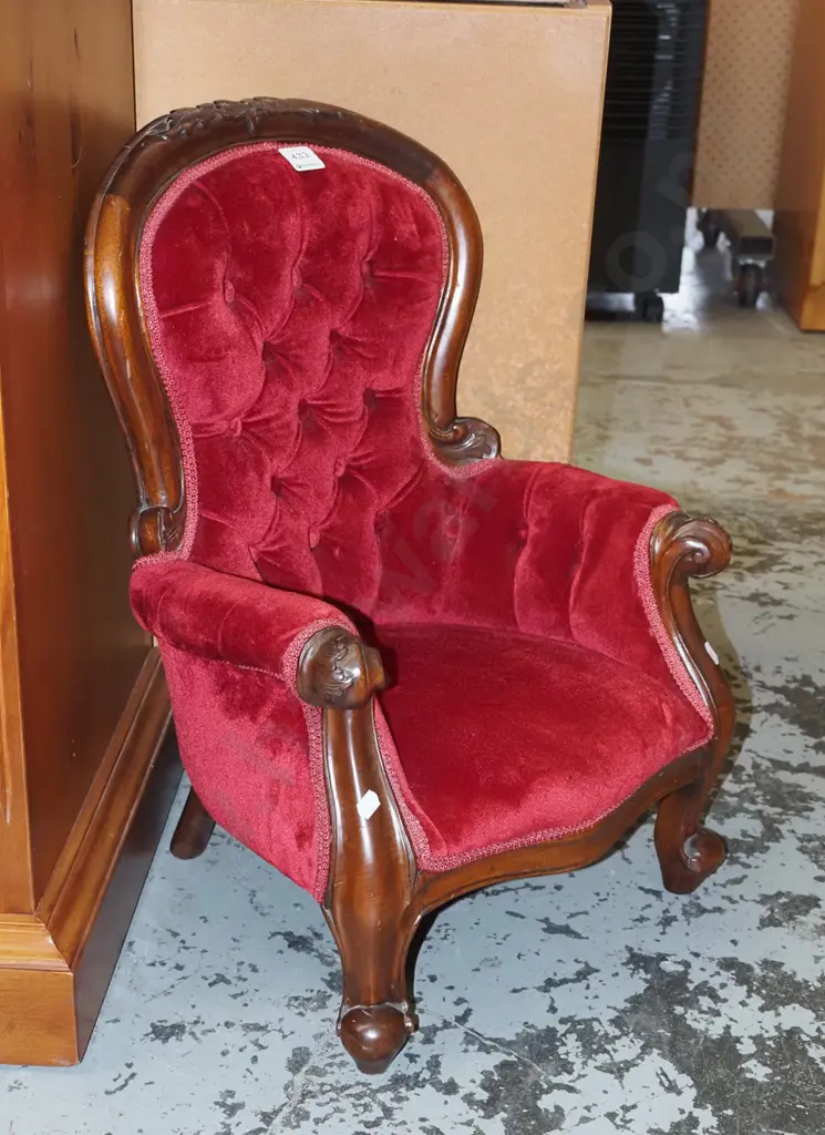mahogany deep buttoned child's chair  Image 1++