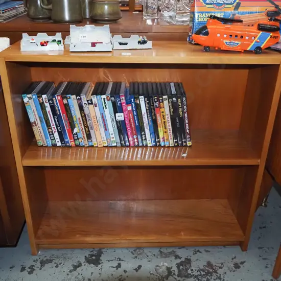 solid rimu bookcase H735 W800 D225