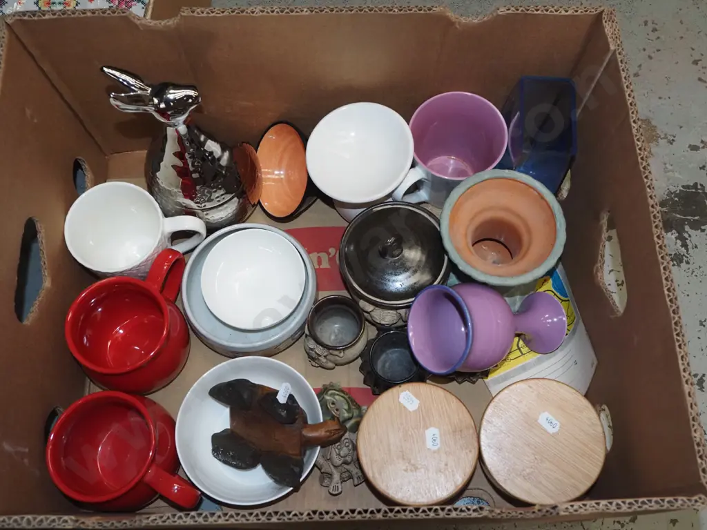 box; cups, canister, rabbit cover pot etc Image 1++