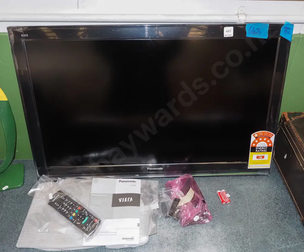 Panasonic 32" TV with stand Image 1++
