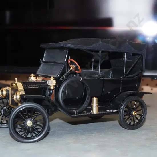 die cast model of vintage Ford vehicle H135