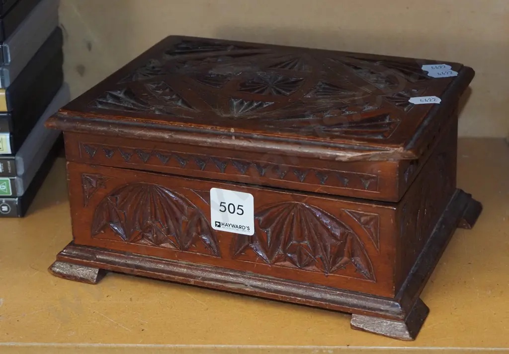 smal heavily carved wooden hinged box - damage H100 Image 1++