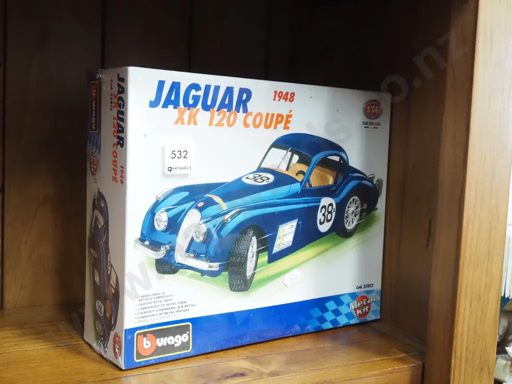 yet to be assembled 1:24 Jaguar XK 120 coupe Image 1++