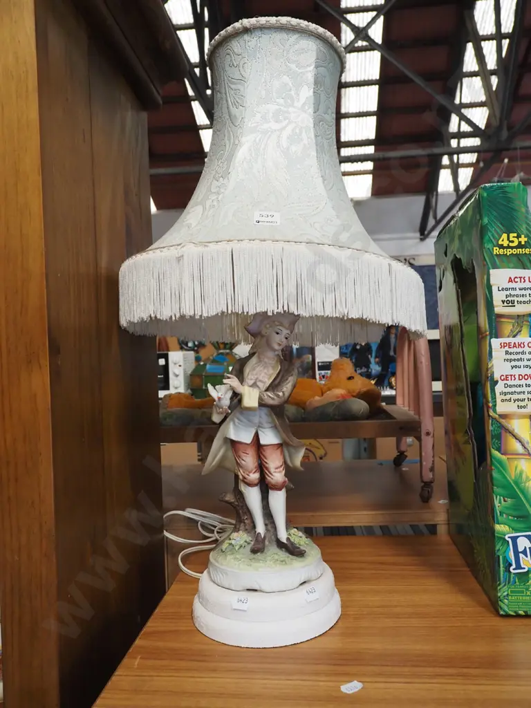 ceramic figural based table lamp H600 Image 1++
