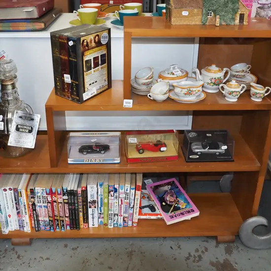 rimu stepped bookcase H790 W900 D185