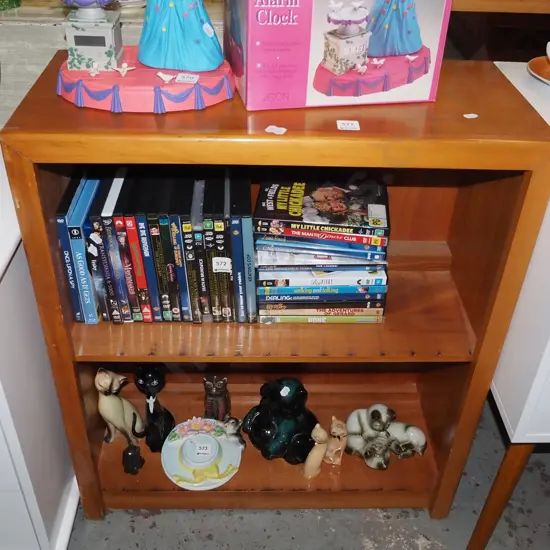 solid rimu bookcase H730 W630 D280