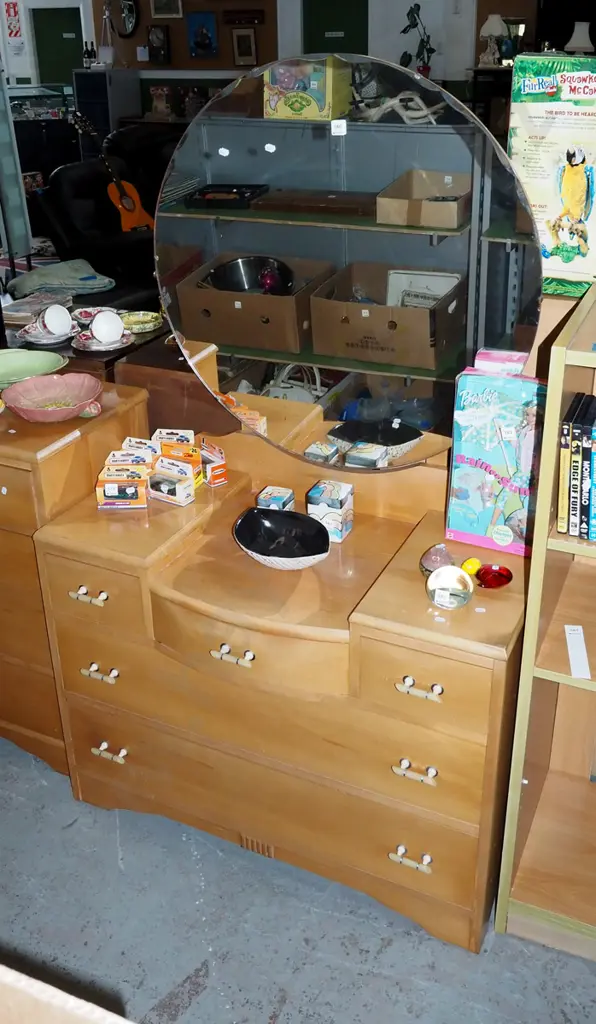 solid rimu 5 drawer mirror back dresser - some silvering H1590 W960 D430 Image 1++