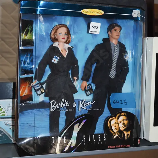 boxed Barbie and Ken X-Files, Scully and Mulder - damage to box