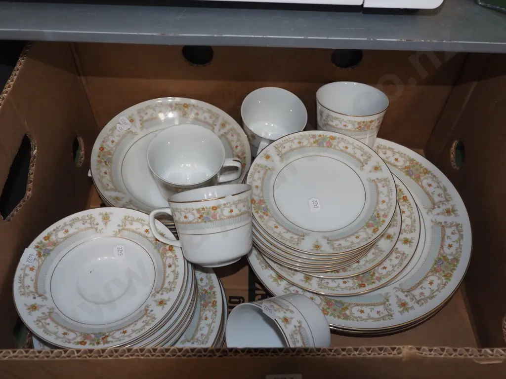 box; Japanese floral dinner items Image 1++