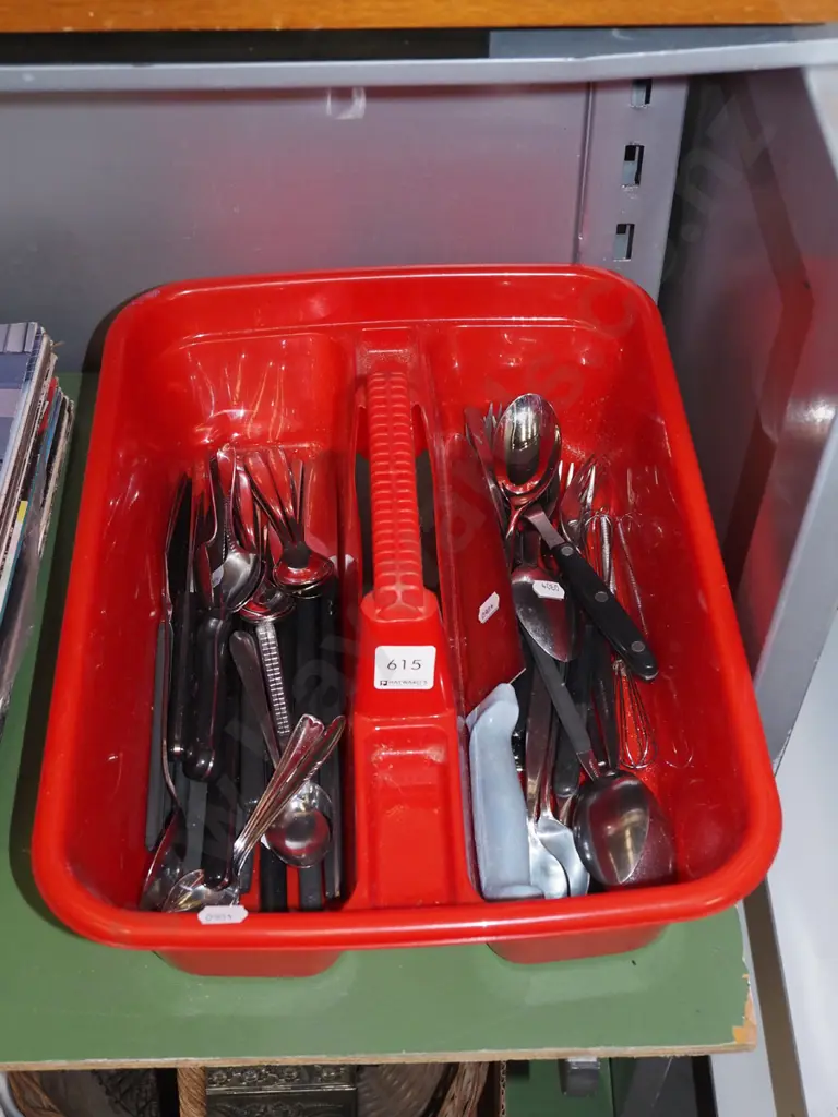red plastic tray and cutlery Image 1++
