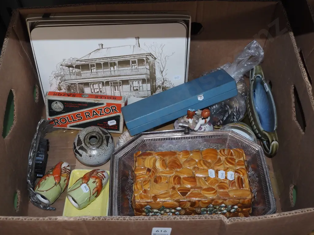 box; Rolls razor, placemats, shell covered box, etc. Image 1++