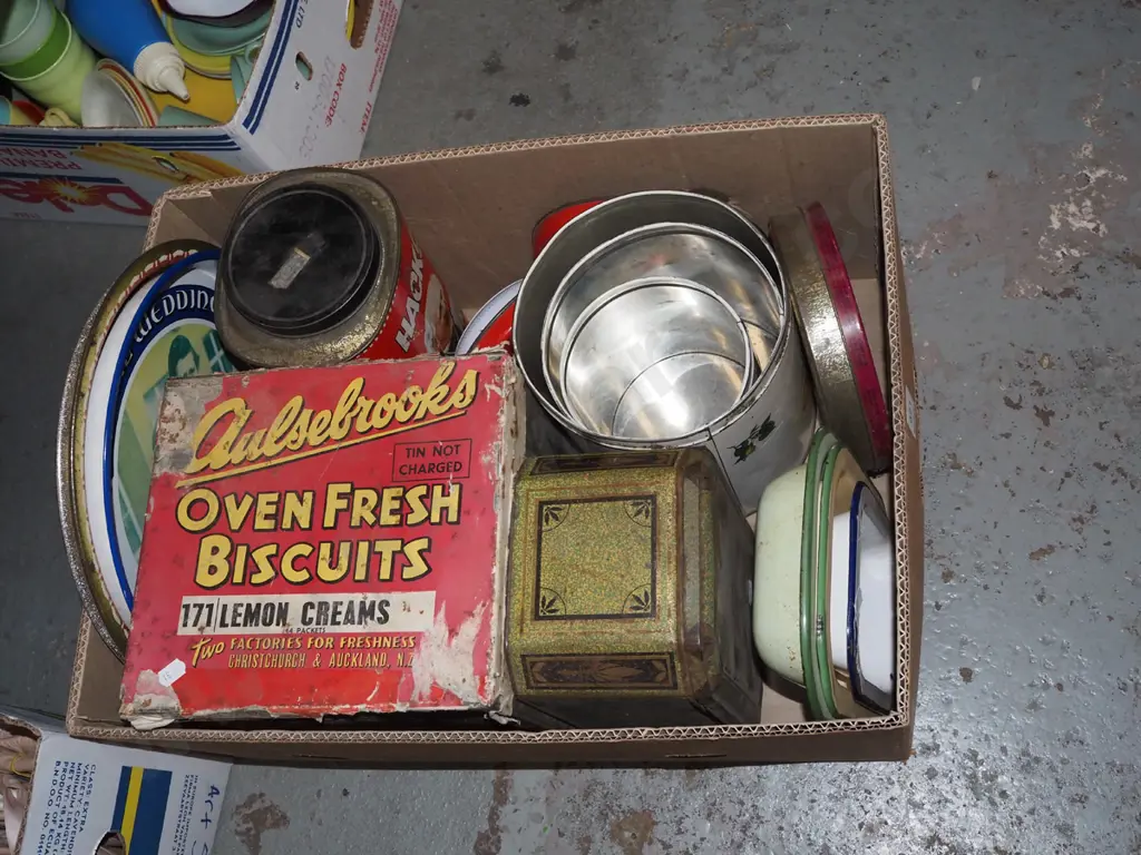 box; vintage tins, enamel baking dishes etc Image 1++